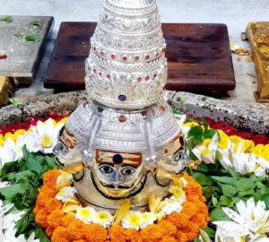 त्र्यंबकेश्वरचे त्रिमूर्ती लिंग